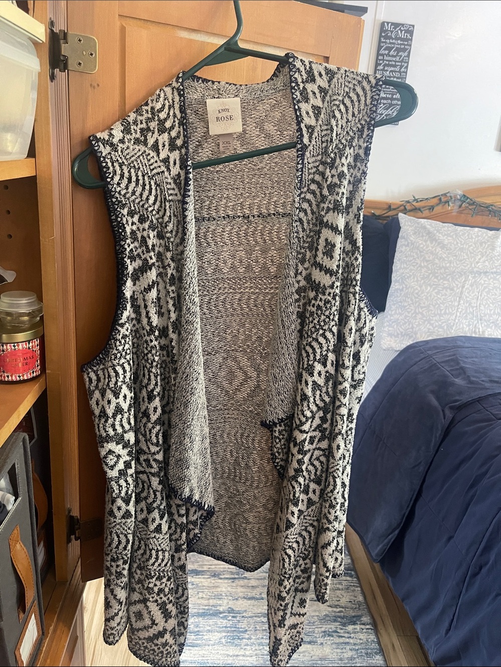 Knox Rose Blue and White Knit Vest